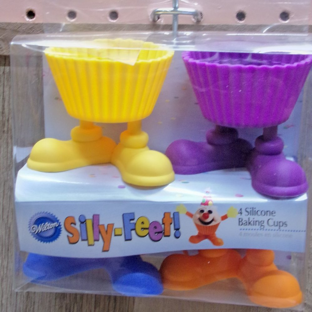 Wilton, Silly Feet Baking Cups, Silicone, 4 Count